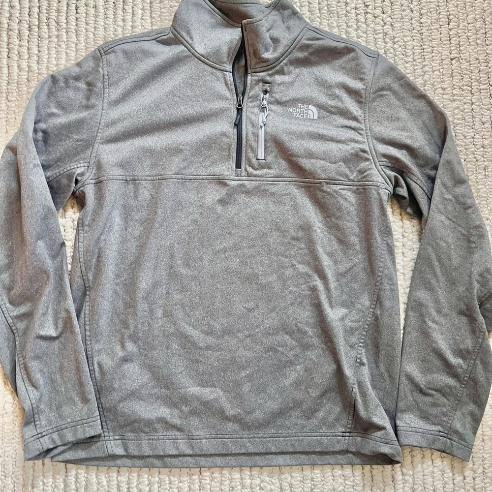 The NorthFace Men’s Long Sleeved Pullover Size Medium